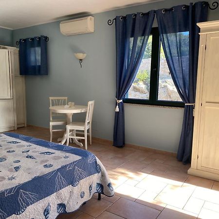 Hotel Villa Del Parco Ла-Маддалена Екстер'єр фото