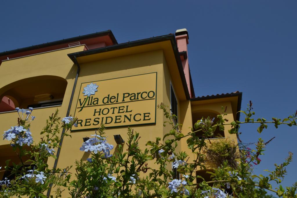 Hotel Villa Del Parco Ла-Маддалена Екстер'єр фото