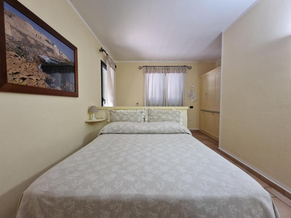 Hotel Villa Del Parco Ла-Маддалена Екстер'єр фото