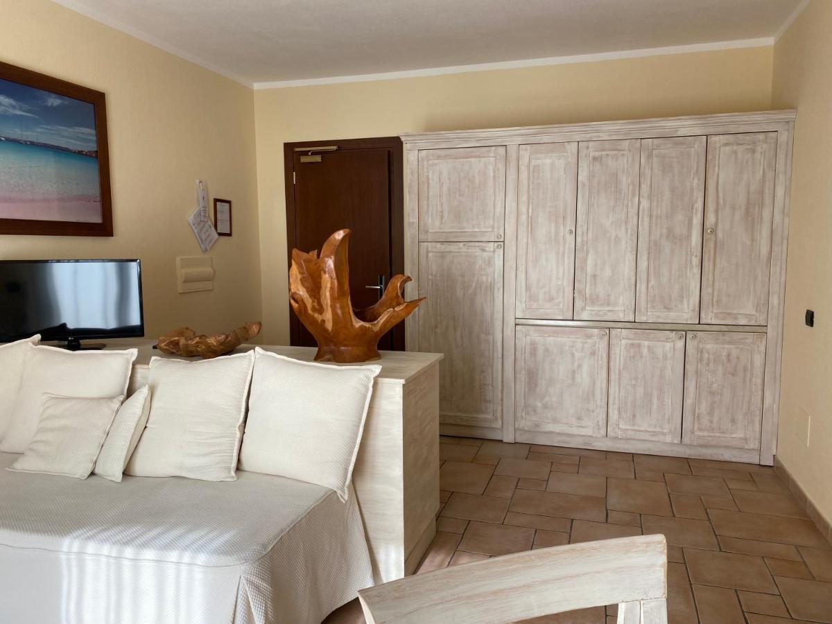Hotel Villa Del Parco Ла-Маддалена Екстер'єр фото