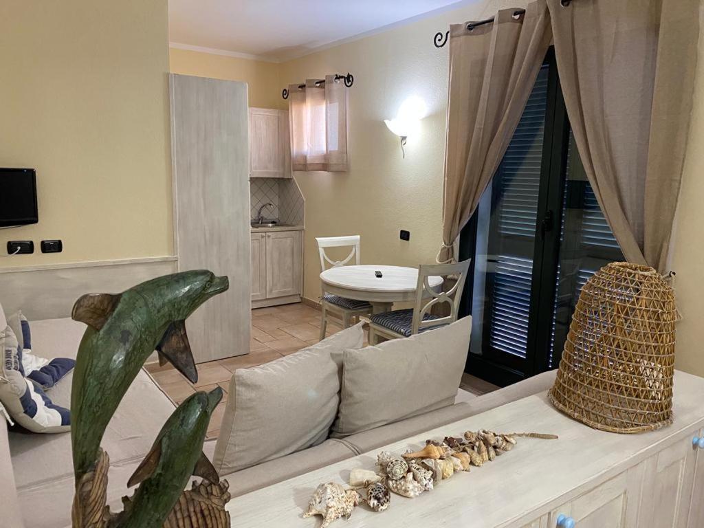 Hotel Villa Del Parco Ла-Маддалена Екстер'єр фото