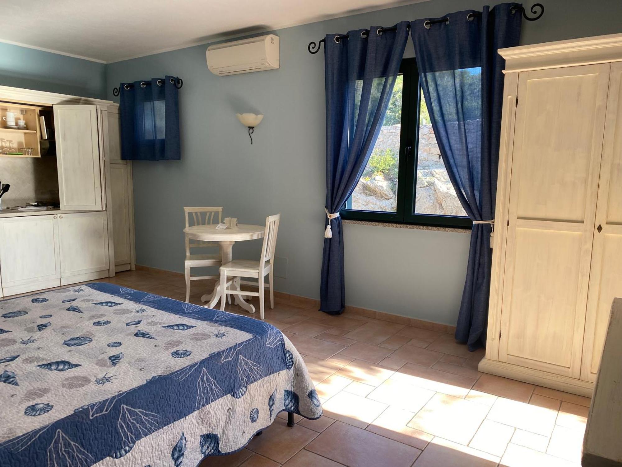 Hotel Villa Del Parco Ла-Маддалена Екстер'єр фото