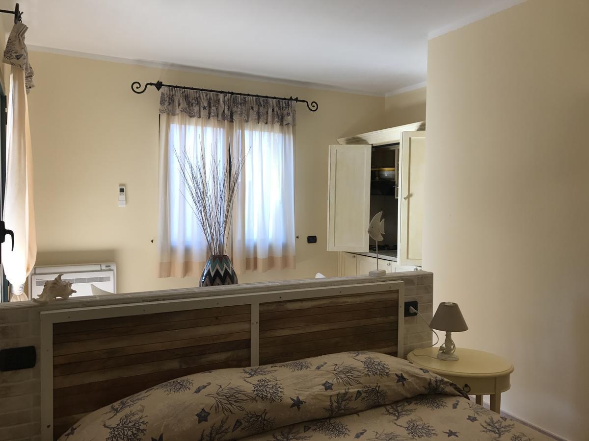 Hotel Villa Del Parco Ла-Маддалена Екстер'єр фото