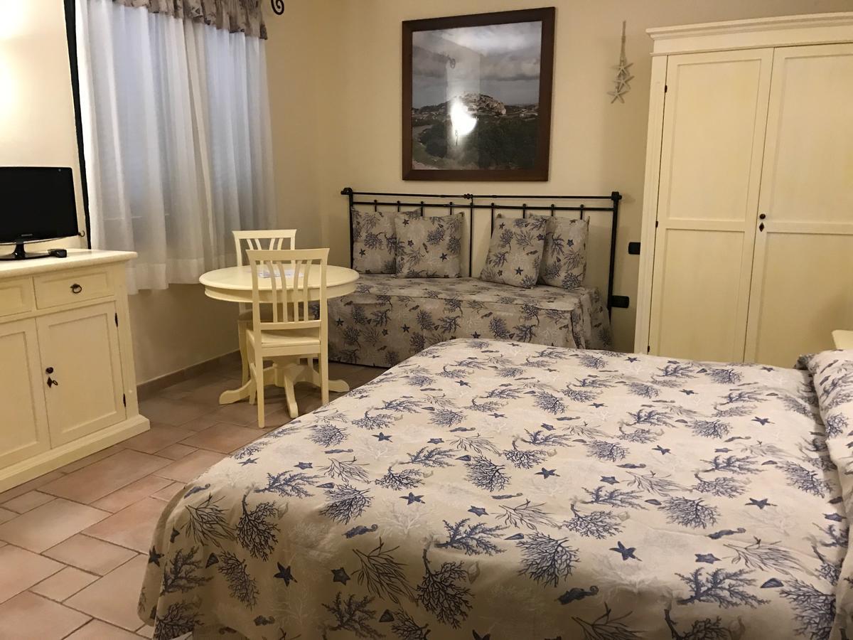 Hotel Villa Del Parco Ла-Маддалена Екстер'єр фото